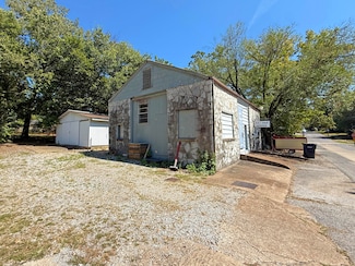 814 Bayou St, Batesville, AR 72501