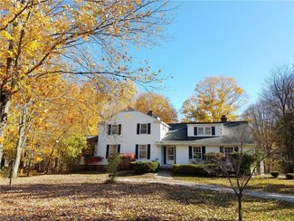 549 Riverview Rd, Gates Mills, OH 44040