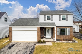 908 Carol Cir, Rossford, OH 43460