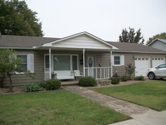 209 S Birch St, Hillsboro, KS 67063