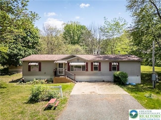 21 Pheasant Rd, Bechtelsville, PA 19505