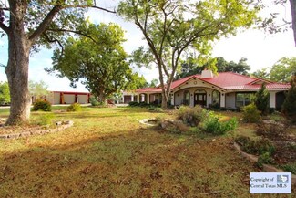 406 SE Main St, Stockdale, TX 78160