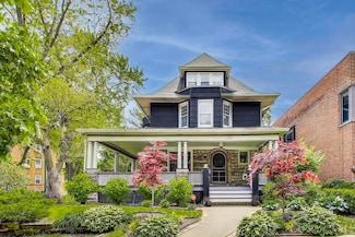 1701 W Chase Ave, Chicago, IL 60626