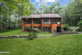 101 Meath Ln, Dingmans Ferry, PA 18328