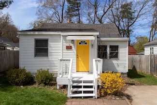 1613 Hanchett Ave NW, Grand Rapids, MI 49504