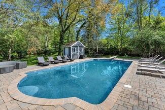 45 Rustic Gate Ln, Dix Hills, NY 11746