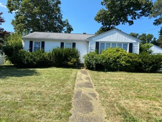 901 Geraldine St, North Dartmouth, MA 02747