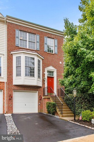 9832 Cheshire Ridge Cir, Manassas, VA 20110