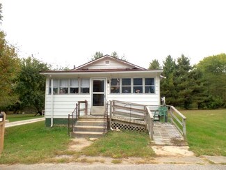 504 W Jackson St, Winslow, IN 47598