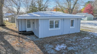 105 W 15th St, Winamac, IN 46996