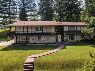 115 Summit Ave, Madison, WV 25130