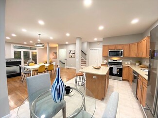 30 Columbia Ave Unit 1, Newton Upper Falls, MA 02464