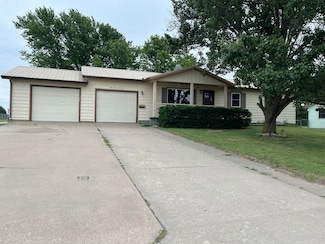 1404 N Green St, Hoisington, KS 67544