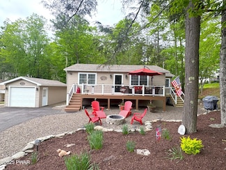 1039 Rolling Hills Dr, Lake Ariel, PA 18436