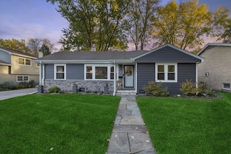 223 W Glade Rd, Palatine, IL 60067