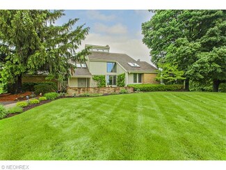 55 Fairway Trail, Chagrin Falls, OH 44022