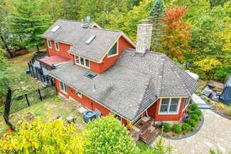 56 Terra Cotta Rd, Hewitt, NJ 07421