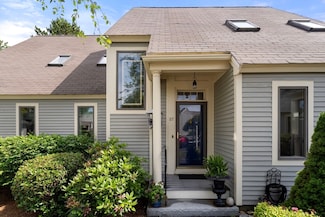 27 Quarry Ridge Ln, Rockport, MA 01966