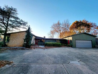 1123 Alexander St, Winfield, KS 67156