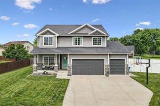 4205 Lakewood Ln, Des Moines, IA 50320