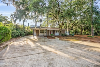 1711 Narcissus Ln, Beaufort, SC 29902