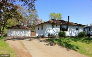 1104 Greystone Ave N, Saint Paul, MN 55128