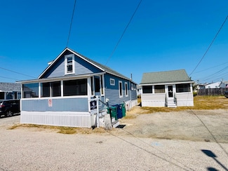 22 Perkins Ave, Hampton, NH 03842