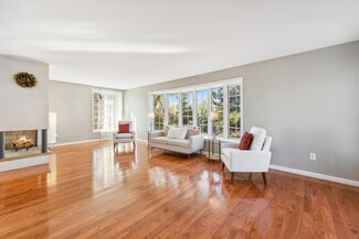 1550 Skyline Ct, Saint Paul, MN 55121