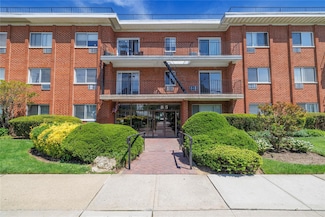85 S Centre Ave Unit A17, Rockville Centre, NY 11570
