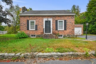 7 Maple Pkwy, Lunenburg, MA 01462