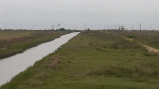 1215 4th St, Bolivar Peninsula, TX 77617