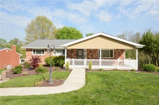 28 Farmcrest Dr, Cecil, PA 15321