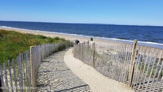 2 Skimmer Ln, Port Monmouth, NJ 07758