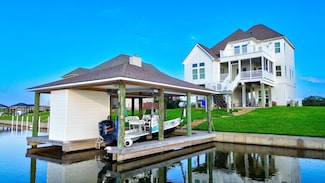 211 Tuna Run Rd, Freeport, TX 77541