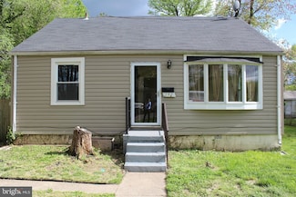 142 N Huron Dr, Oxon Hill, MD 20745