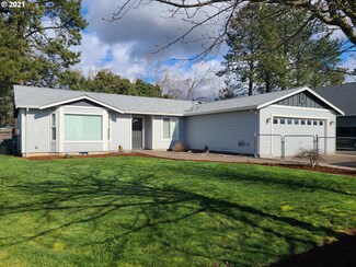 811 E 5th St, Molalla, OR 97038