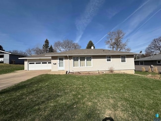 2305 S Sherman Ave, Sioux Falls, SD 57105