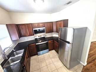 1927 W 10th St, Dallas, TX 75208