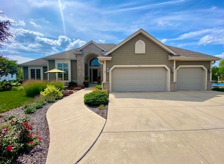 6597 S 50th St, Franklin, WI 53132