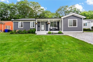 45 Ferncrest Dr, Riverside, RI 02915