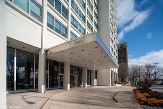 1700 E 56th St Unit 904, Chicago, IL 60637