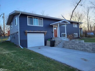 1107 Steves Ct, Marshalltown, IA 50158