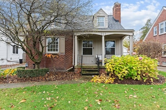 923 Fisher Rd, Grosse Pointe, MI 48230