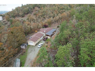 1320 Shoestring Rd, Riddle, OR 97469