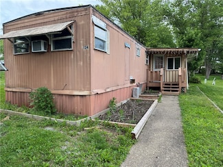 124 Little Creek Dr, Rochester, PA 15074