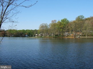 6120 Beachway Dr, Falls Church, VA 22041