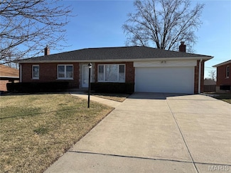 10712 Charrette Dr, Saint Louis, MO 63123