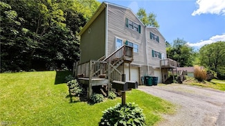 33 Alaska Ave, Chester, WV 26034