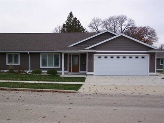 603 9th St, Grundy Center, IA 50638