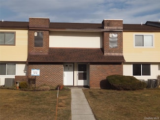 53 Pointe Cir S, Coram, NY 11727